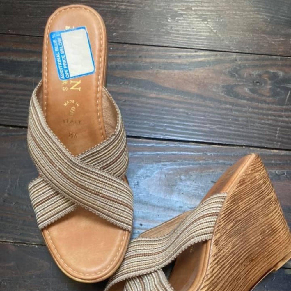 Gold/Tan platform sandals